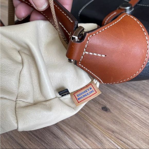 Pre-owned Dooney & Bourke Florentine Leather Hobo w/ wallet - Picture 7 of 16